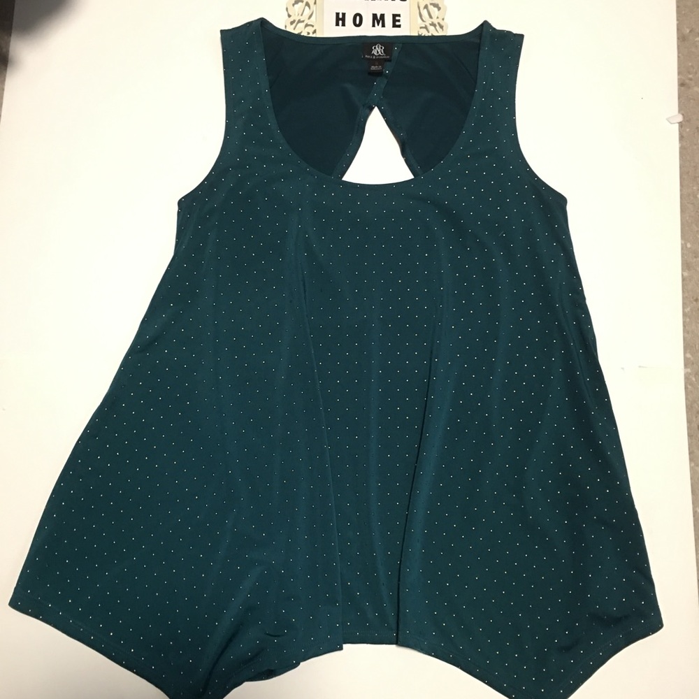 ROCK & REPUBLIC TOP METAL STUDDED KEYHOLE SM